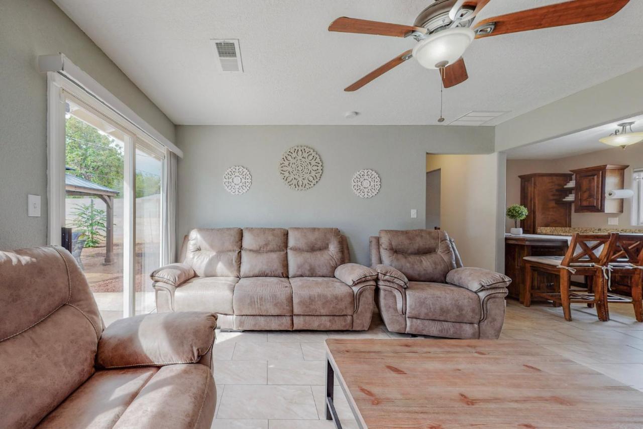 Comfortable 3-Bedroom Home With Spacious Backyard ألباكركي المظهر الخارجي الصورة